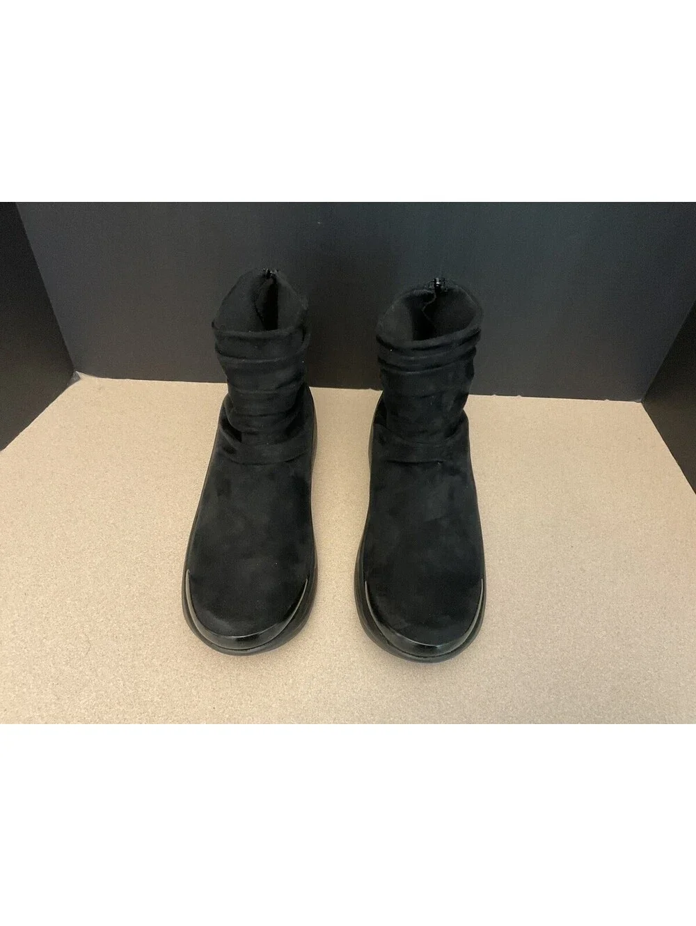 Womens BZEES Zizzle Suede Comfort Ankle Boots. Size 8.5M. Worn Once! Nice Boots!